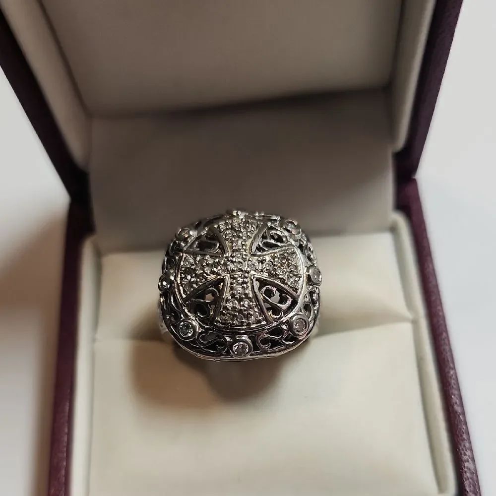 Silver Cross Ring With Clear Glass Stones Size 7.5